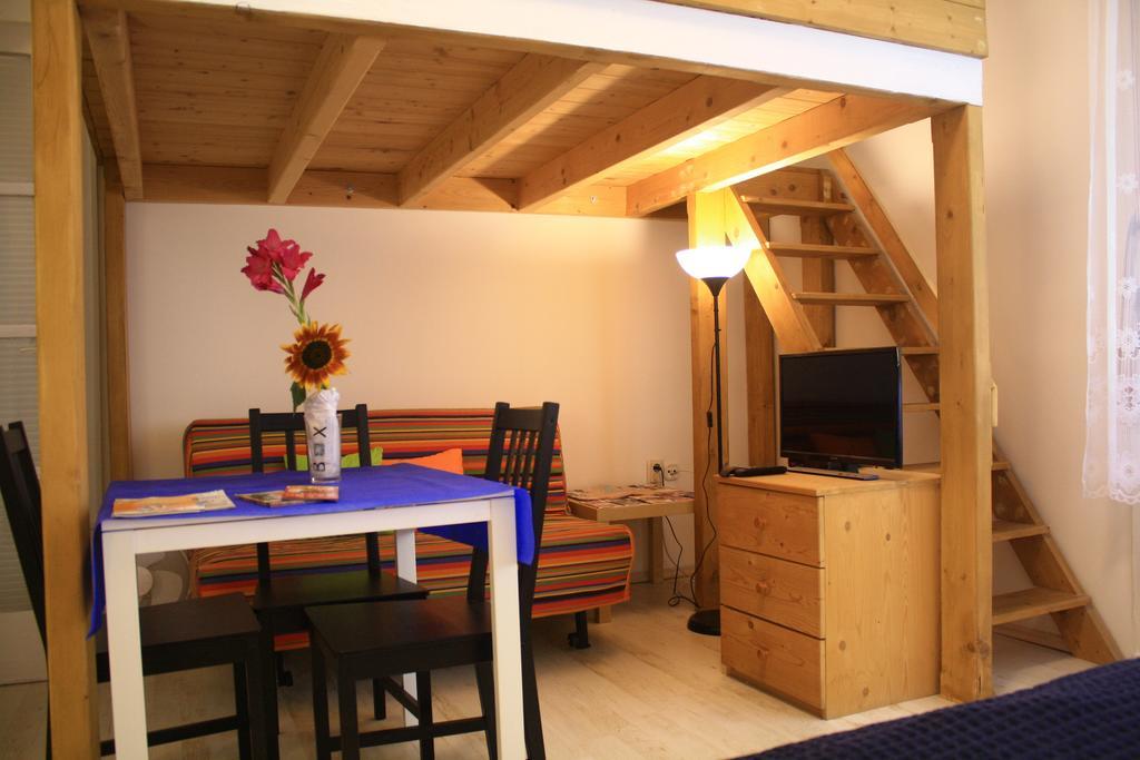 O-Ujlak Apartman Budapest Esterno foto
