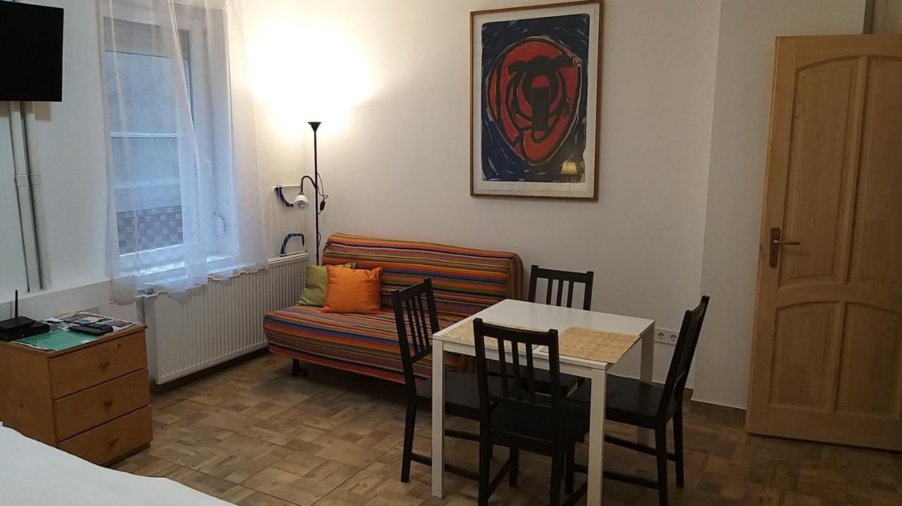 O-Ujlak Apartman Budapest Esterno foto