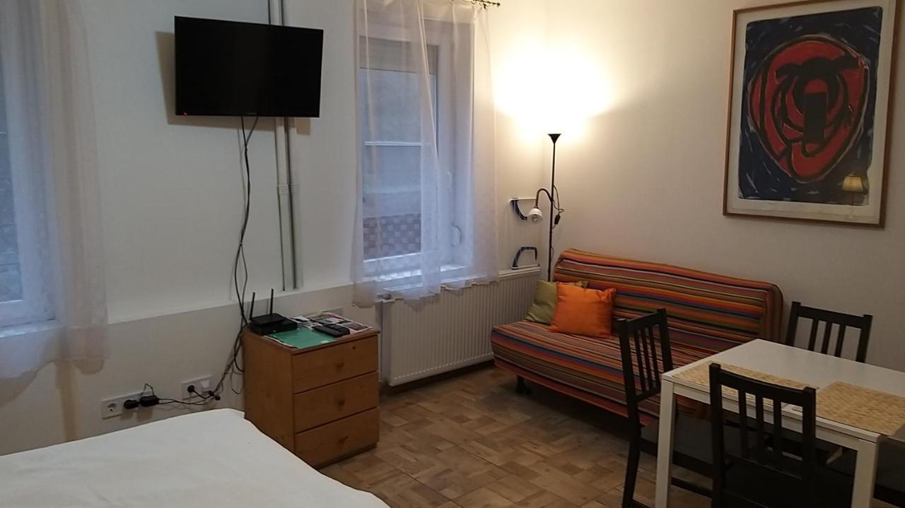 O-Ujlak Apartman Budapest Esterno foto